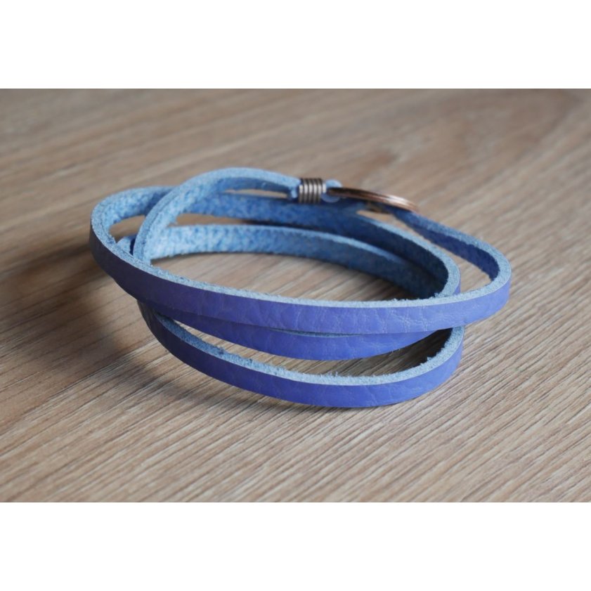 Feines blaues Lederarmband mit verstellbarer Dreifach-Runde