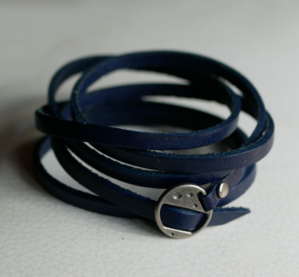 Lederarmband 5 Runden Marineblau verstellbar