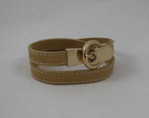 Doppeltes Armband aus Pfirsichleder mit goldener Schnalle 