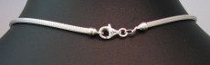 Collier en maille en argent et noeud latéral