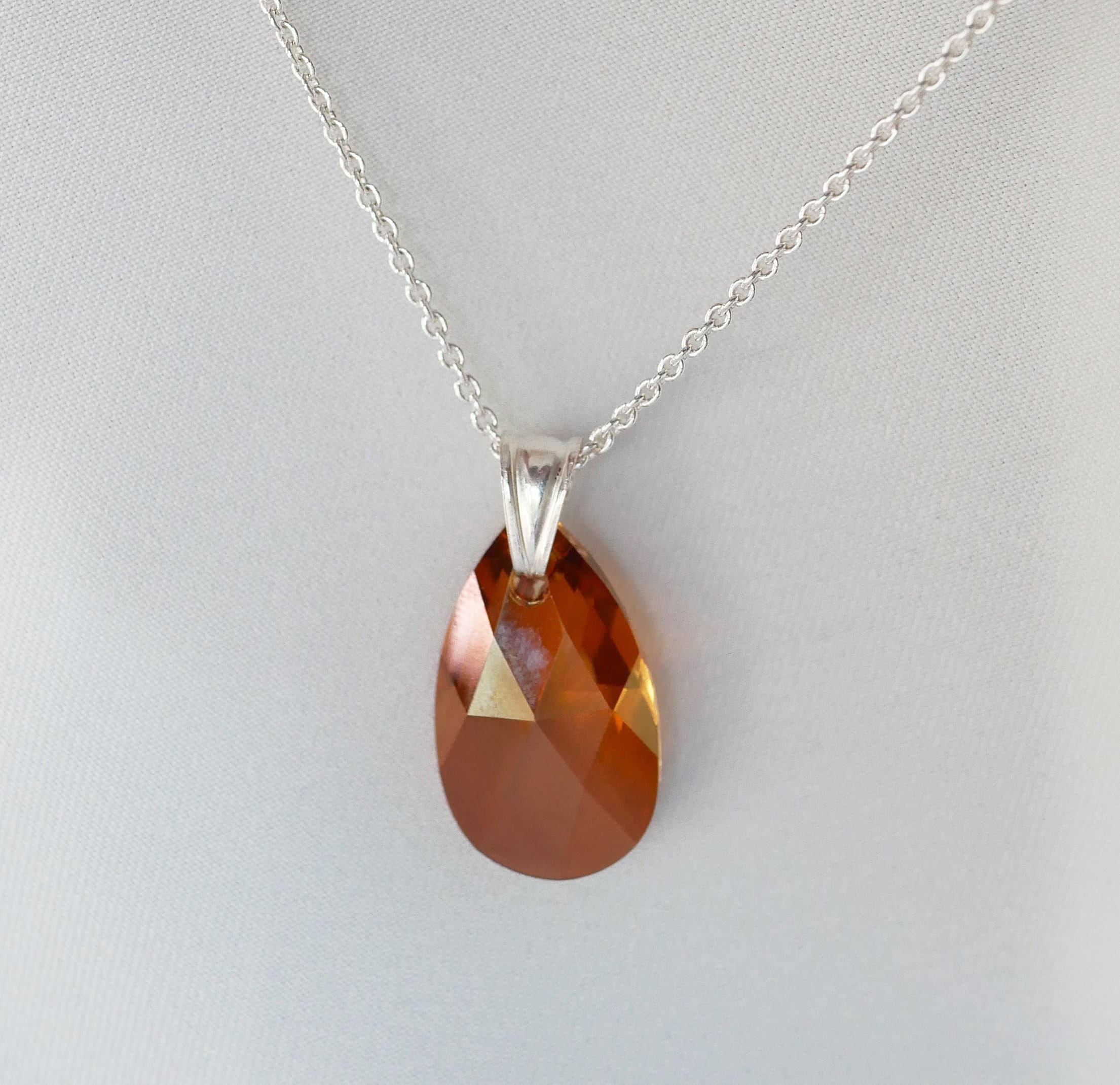 Silberne Halskette mit Swarovski-Anhänger Träne Kupfer