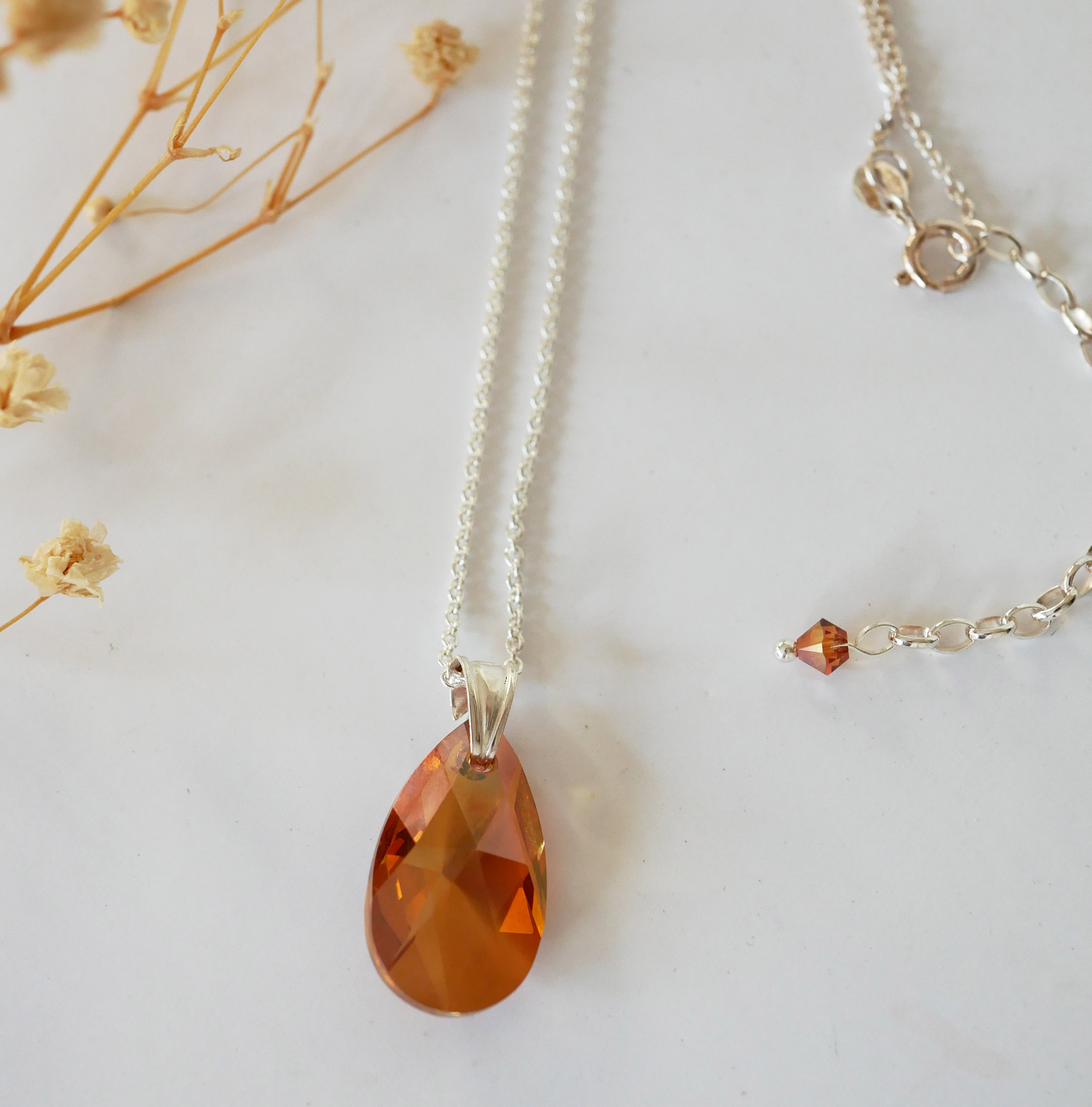 Silberne Halskette mit Swarovski-Anhänger Träne Kupfer