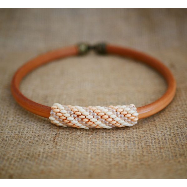 Lederhalskette Regaliz Perlen nude