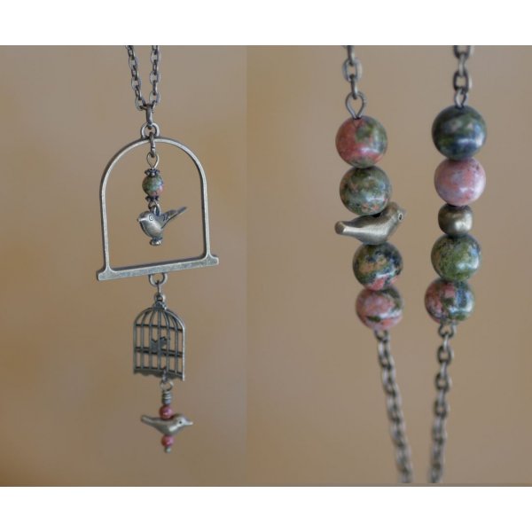 Halskette mit langem Vogelanh&auml;nger