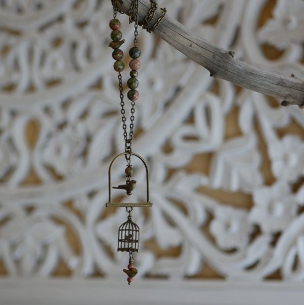 Halskette mit langem Vogelanh&auml;nger