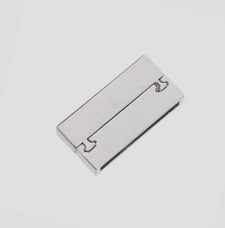 Fermoir magnétique rectangulaire 30x18 mm argenté brillant