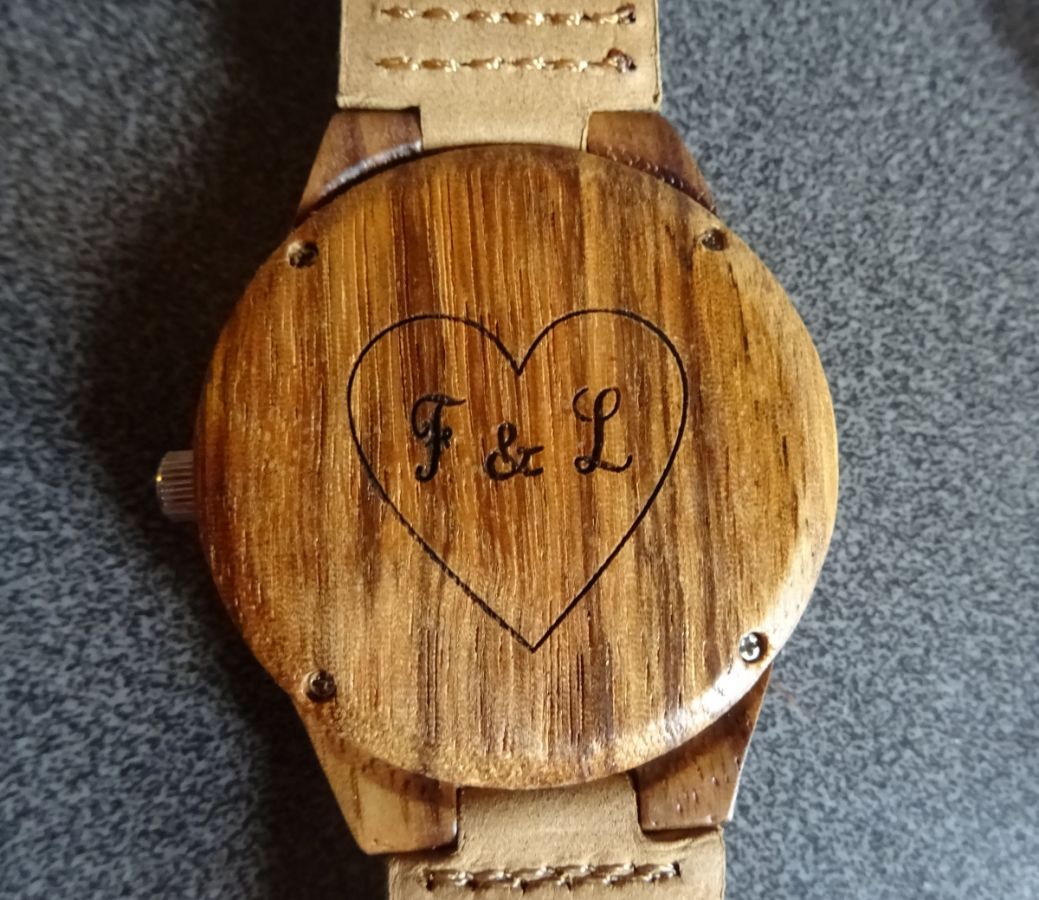Montre homme bois vein&eacute; &agrave; graver sur bracelet cuir 