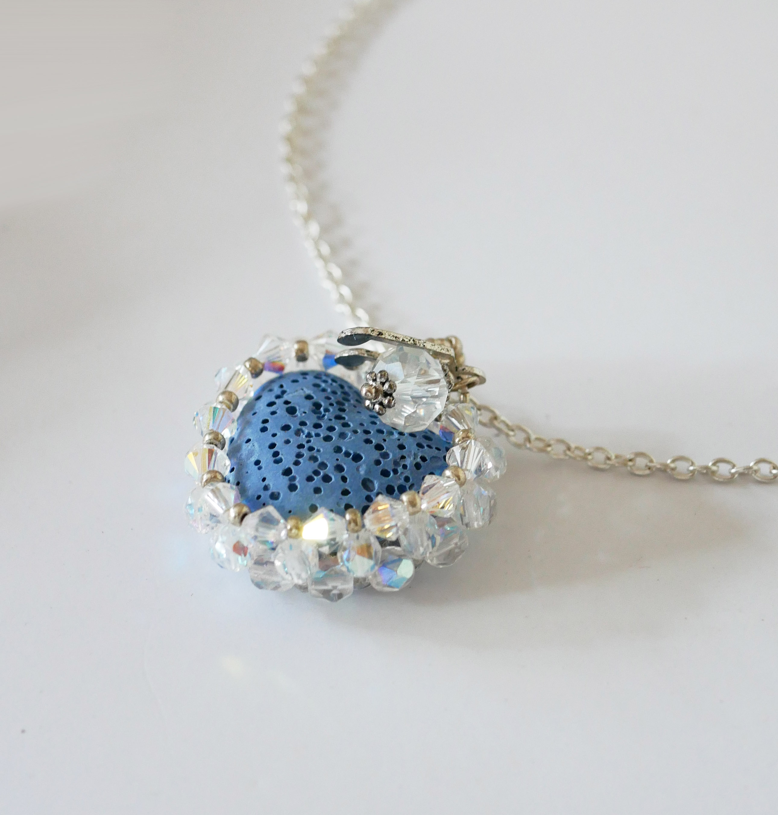 Herzanhänger Lavastein blau Diffusor an silberner Kette