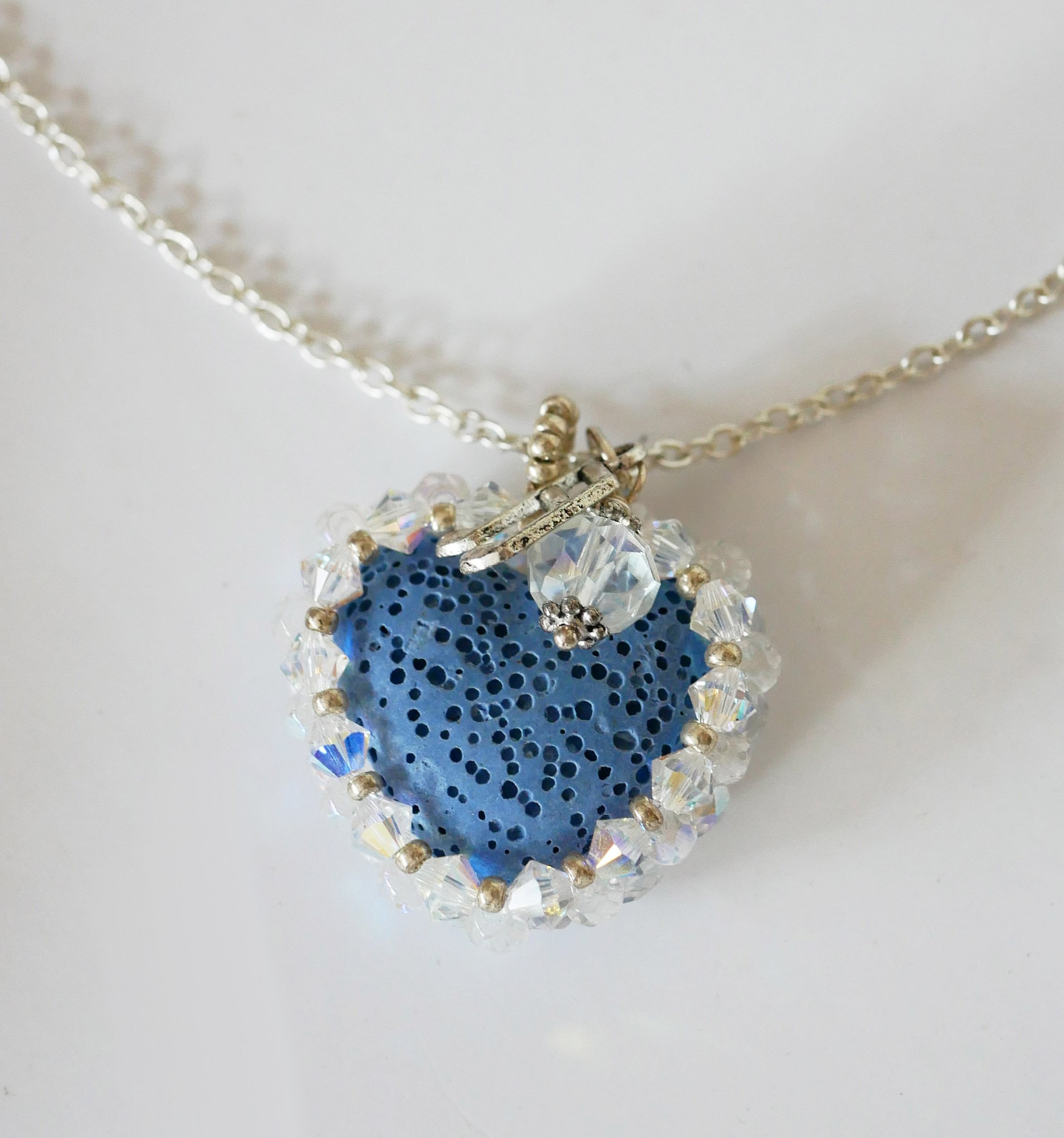Herzanhänger Lavastein blau Diffusor an silberner Kette