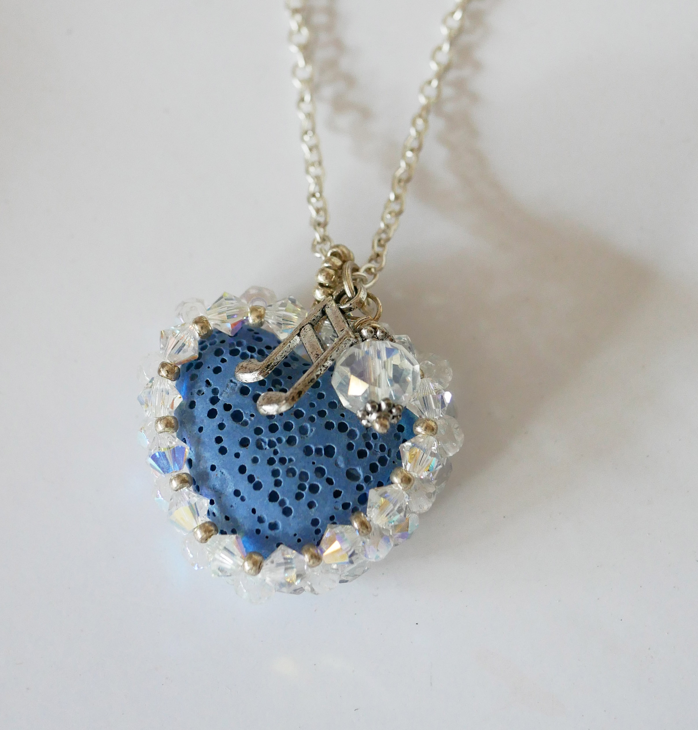 Herzanhänger Lavastein blau Diffusor an silberner Kette