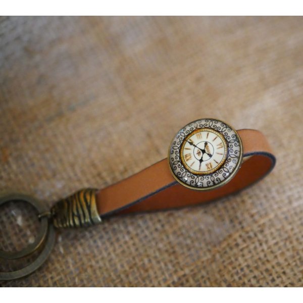 Schl&uuml;sselanh&auml;nger aus Leder und Cabochon Gousset 