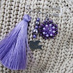 Brosche Freundschaft Violett mit Pompon 