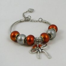Silbernes Armband mit orangefarbenen Perlen und Schleife